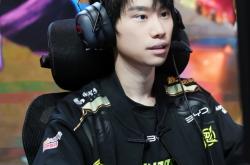 官网登录入口-Rookie重要时刻领先优势明显，G2带队取胜！